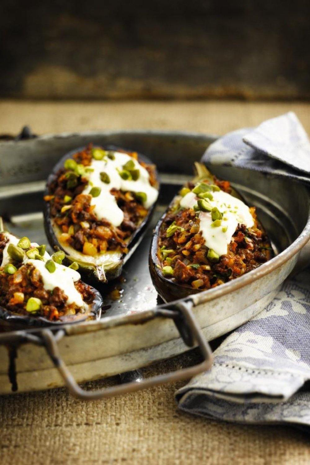 Gevulde aubergines met veggiegehakt