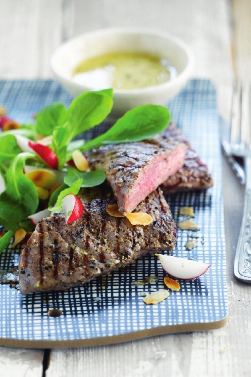 Gegrilde paardenfilet met veldsla