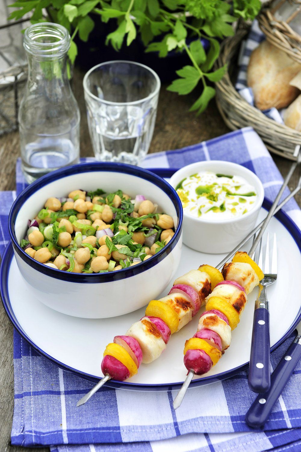 Brochettes van halloumi met munt en yoghurtdip