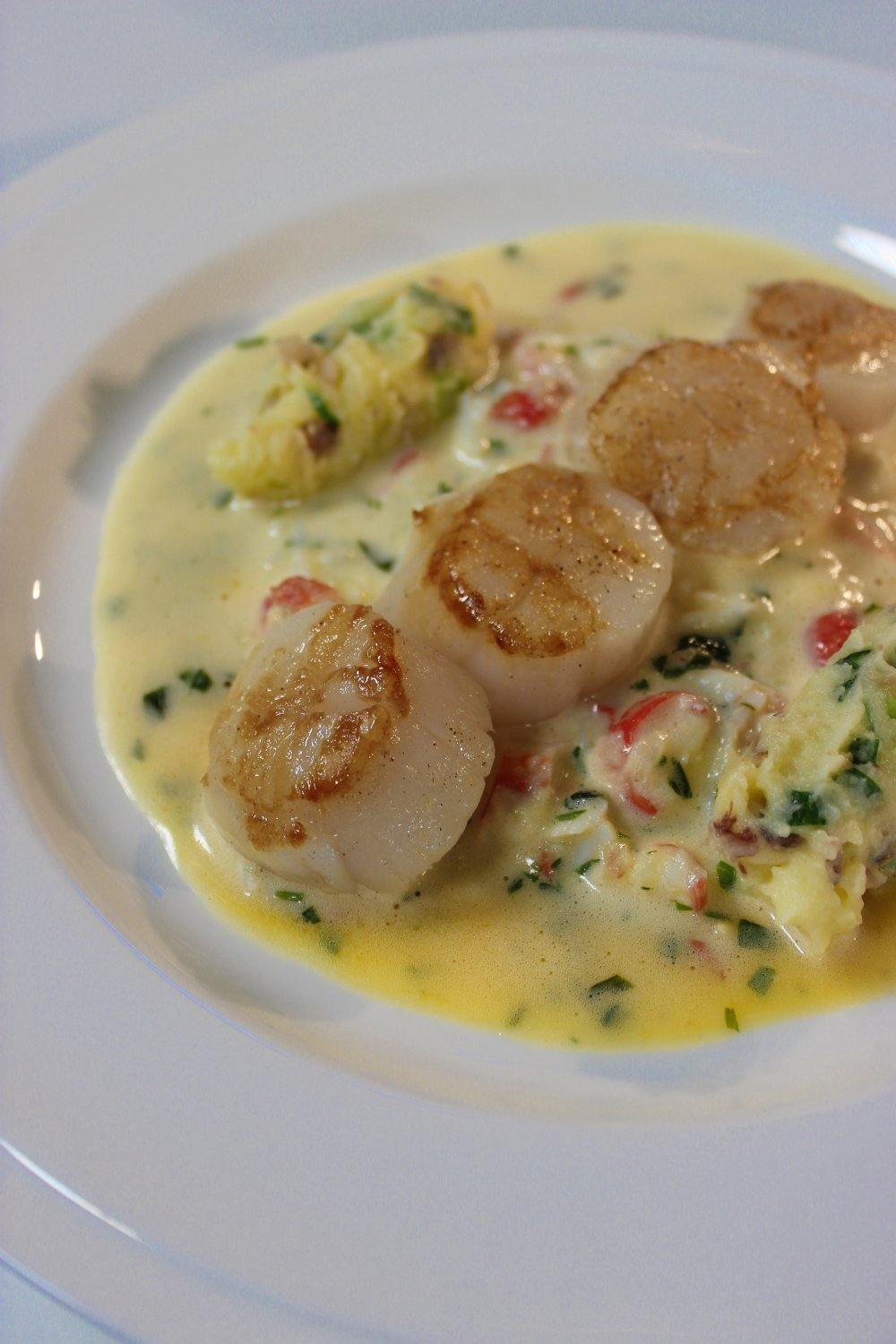 Gegrilde coquilles met krabbenbéarnaise 