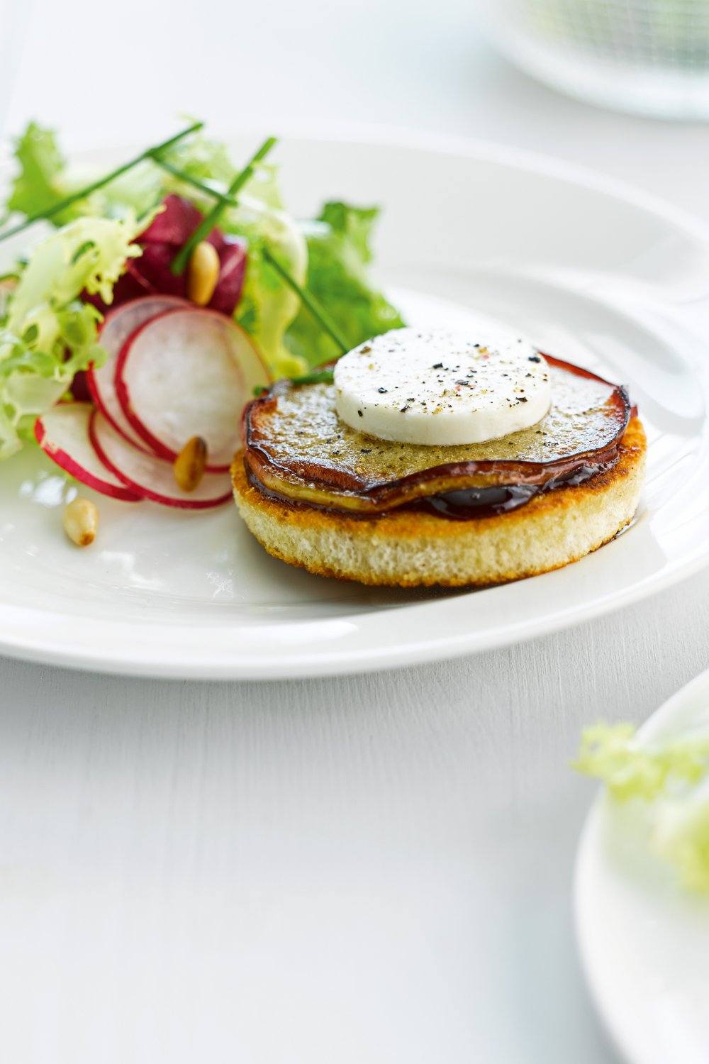 Salade met geitenkaas, jonagold en Luikse siroop