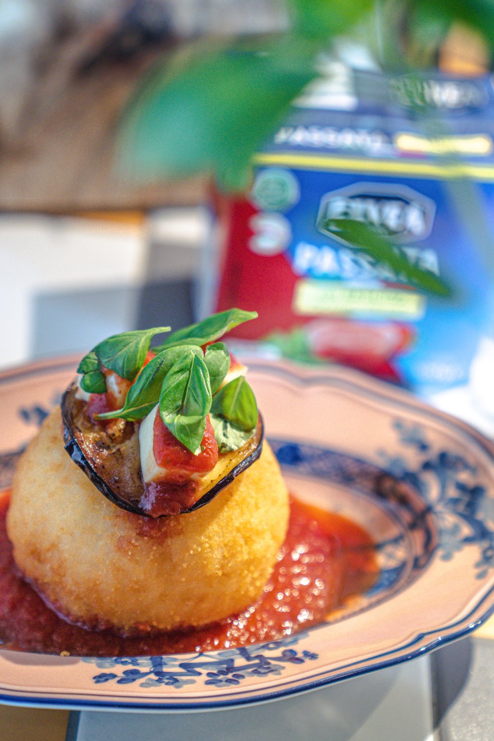 Arancini met aubergine en tomatensaus