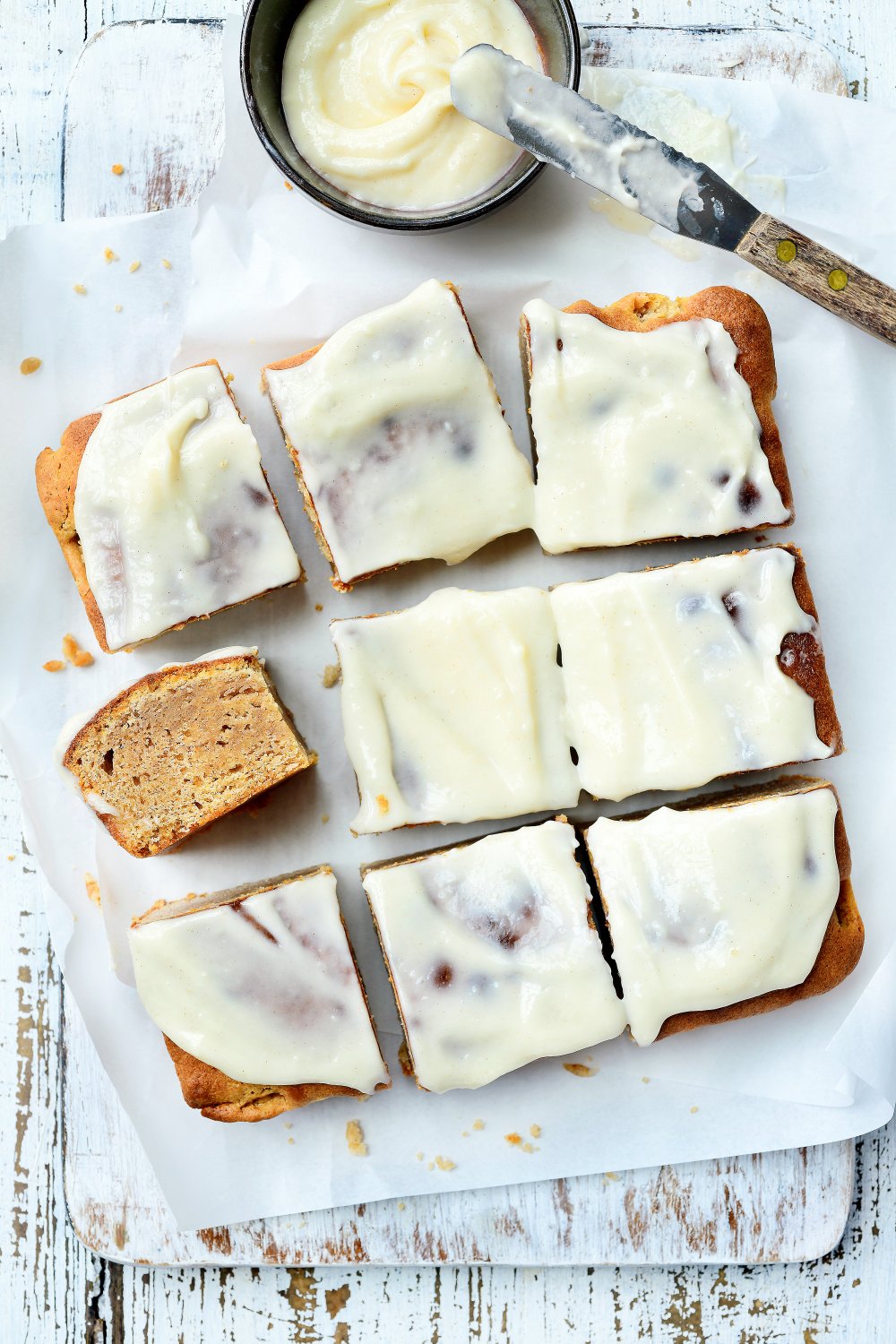 Chai latte blondies