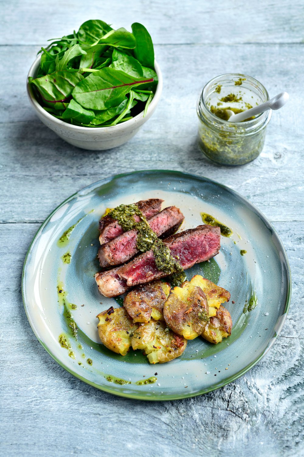 Côte à l'os met smashed potatoes