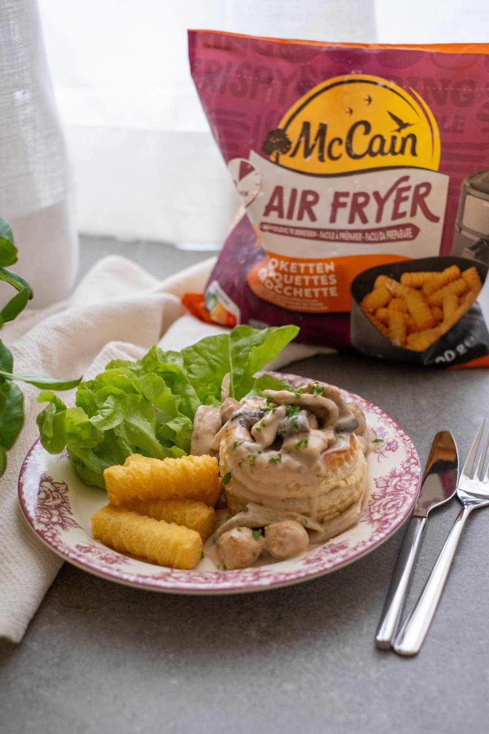 Deluxe vol-au-vent met parelhoen en kroketjes