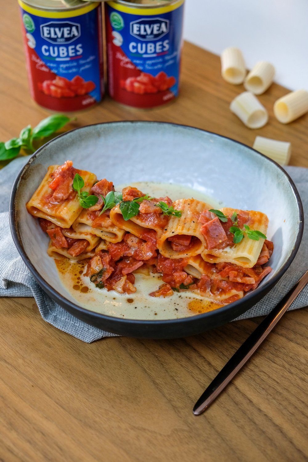 Paccheri all’amatriciana met crème van pecorino