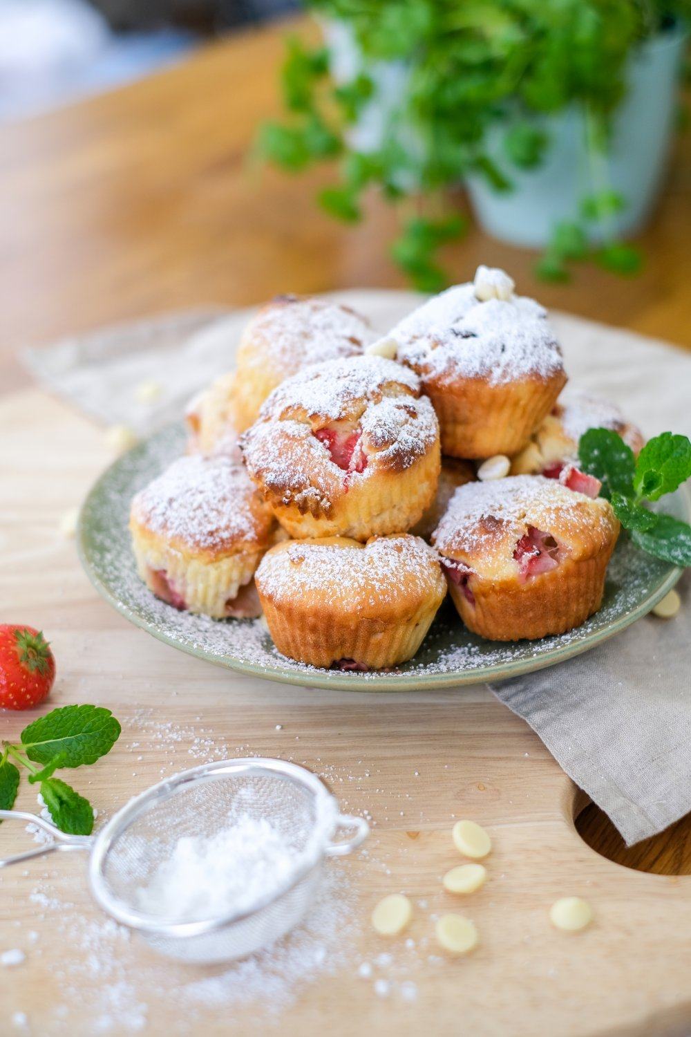 Muffins met aardbeien en witte chocolade