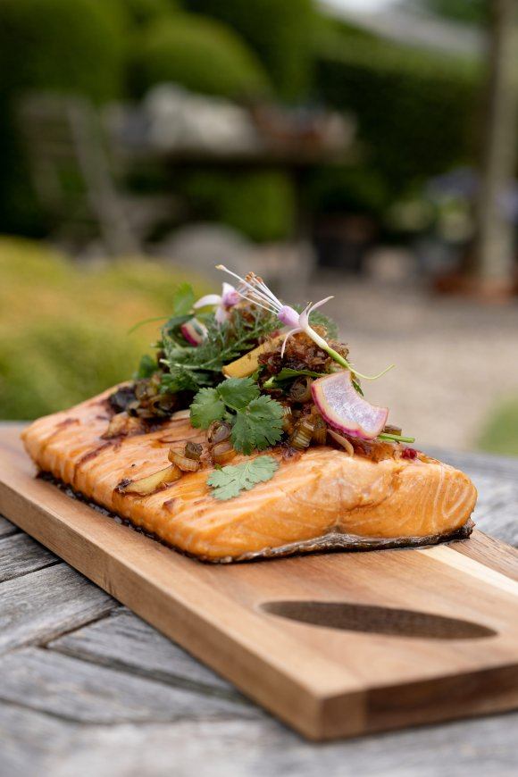 Gegrilde zalm met Oosterse laksaus