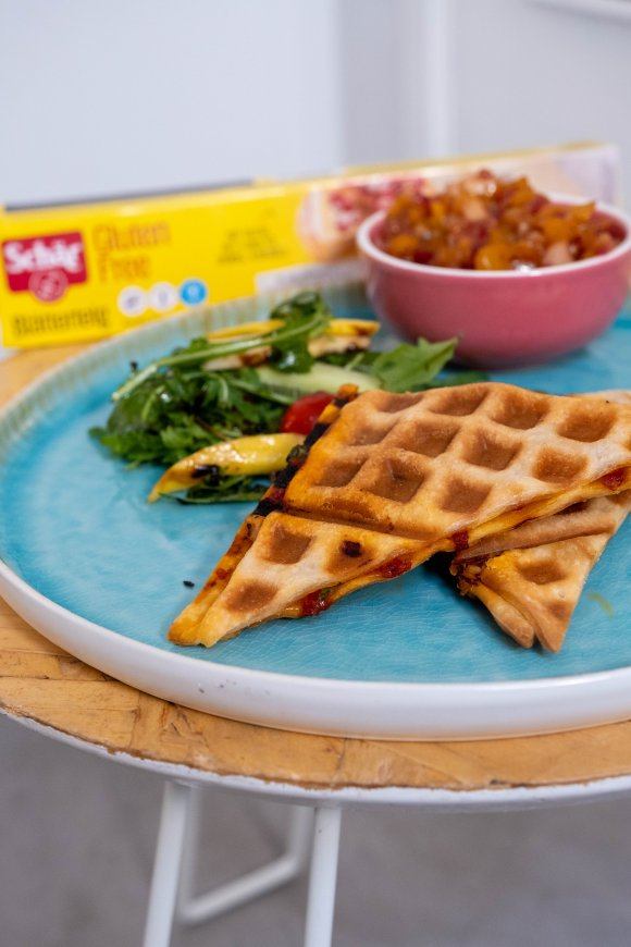 Glutenvrije wafeltjes met kip en mangochutney