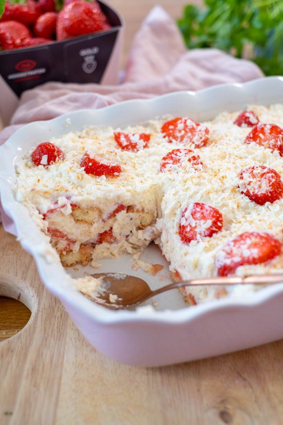 Tiramisu met kokos en aardbeien