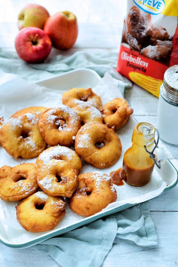 Appelbeignets met een karamelsausje