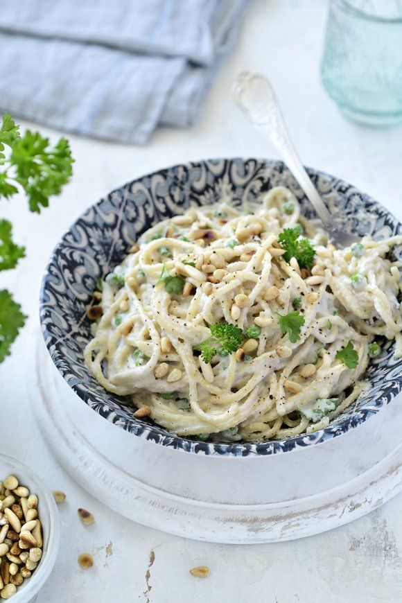 Spaghetti cashew carbonara