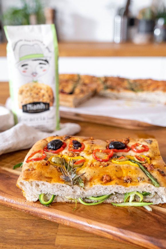 Bloemenfocaccia met courgetti