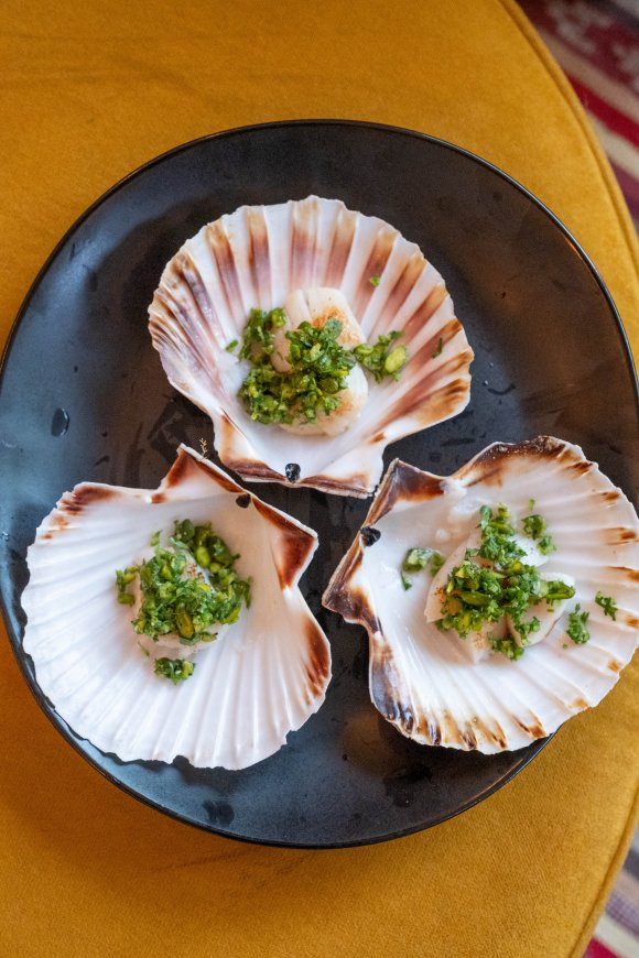 Coquilles met salsa van pistache