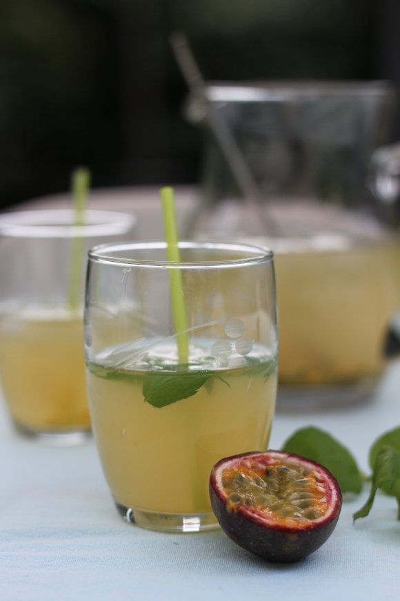 Limonade van vlierbloesem met passievrucht