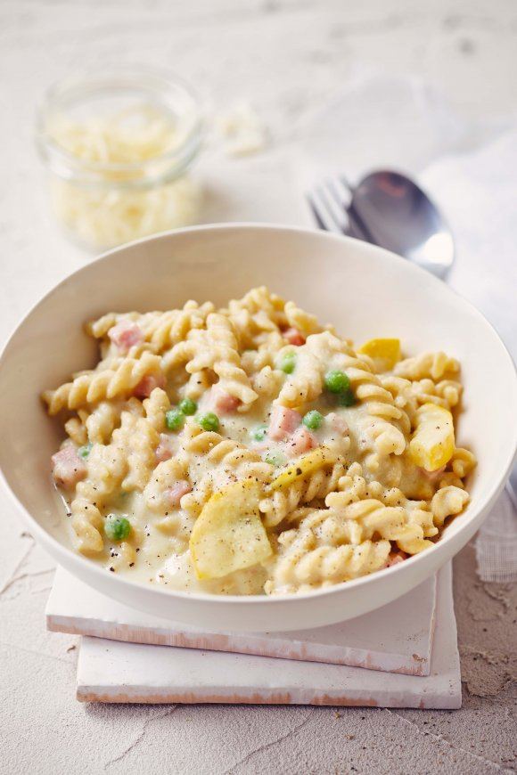 Macaroni met ham en veel groenten