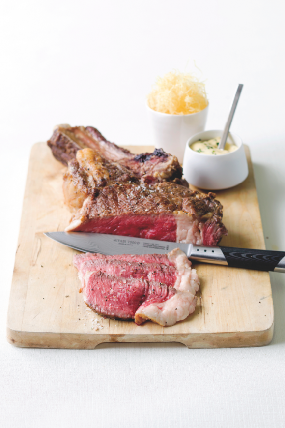 Steak bearnaise met stro-aardappelen