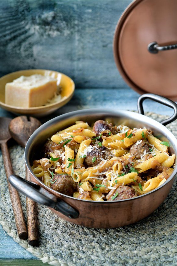 Penne met gehaktballen en gekaramelliseerde ajuin