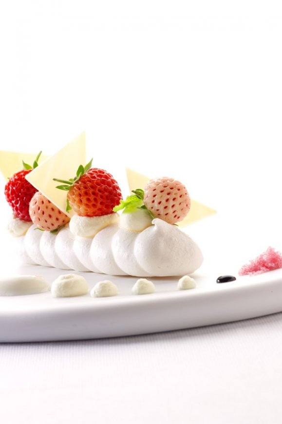 Meringue met aardbeien