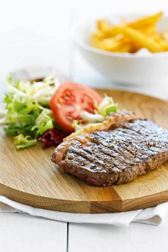 Entrecote met knapperige salade en frietjes