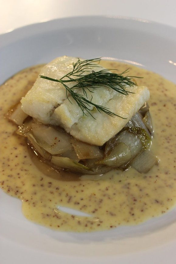 Filet van griet met gekarameliseerd witloof en mosterdsaus