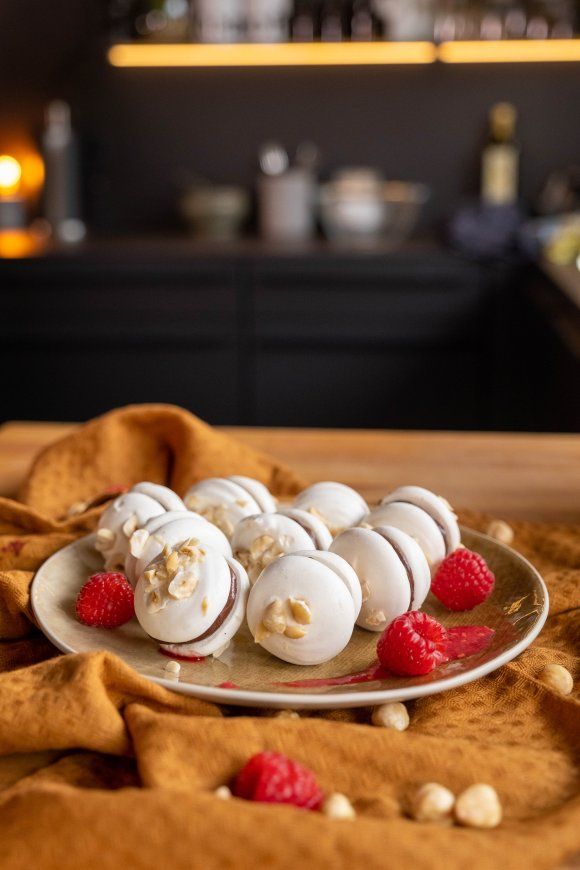 Meringue met framboos en chocolade