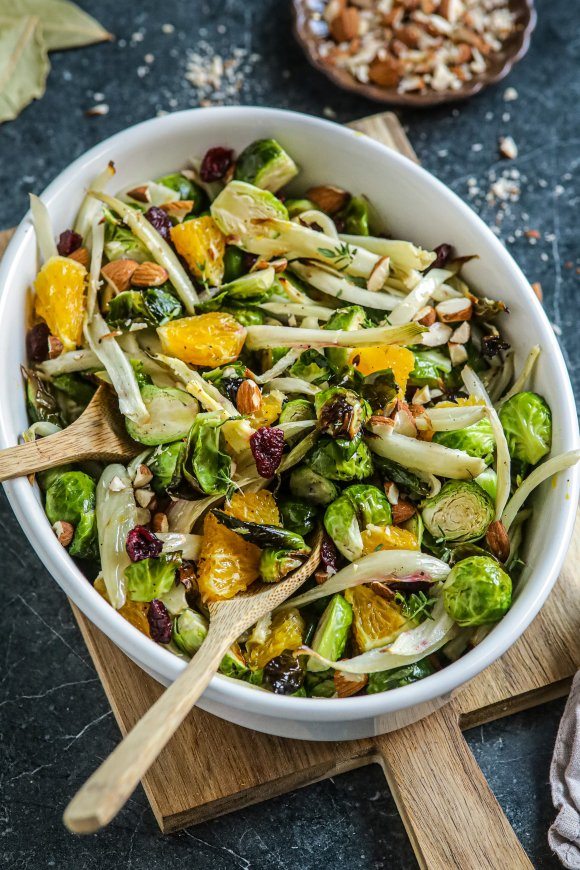 Vegan venkelsalade met spruitjes en cranberry’s