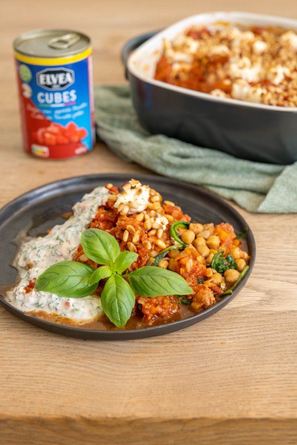 Midden-Oosterse ovenschotel met ragu en tomatensalsa