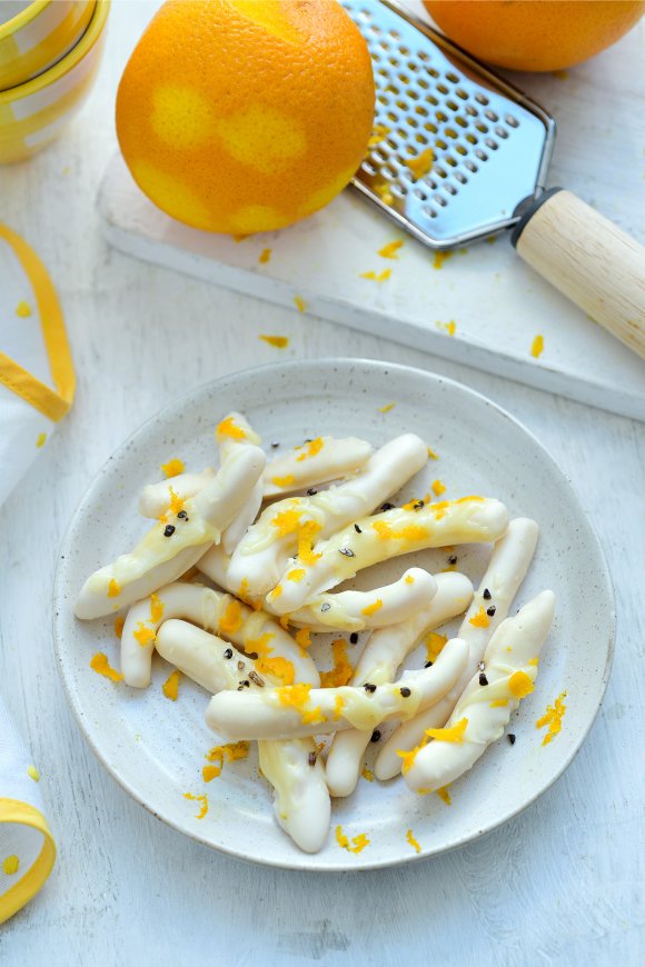 Gekonfijte appelsienen met witte chocolade en kardemon