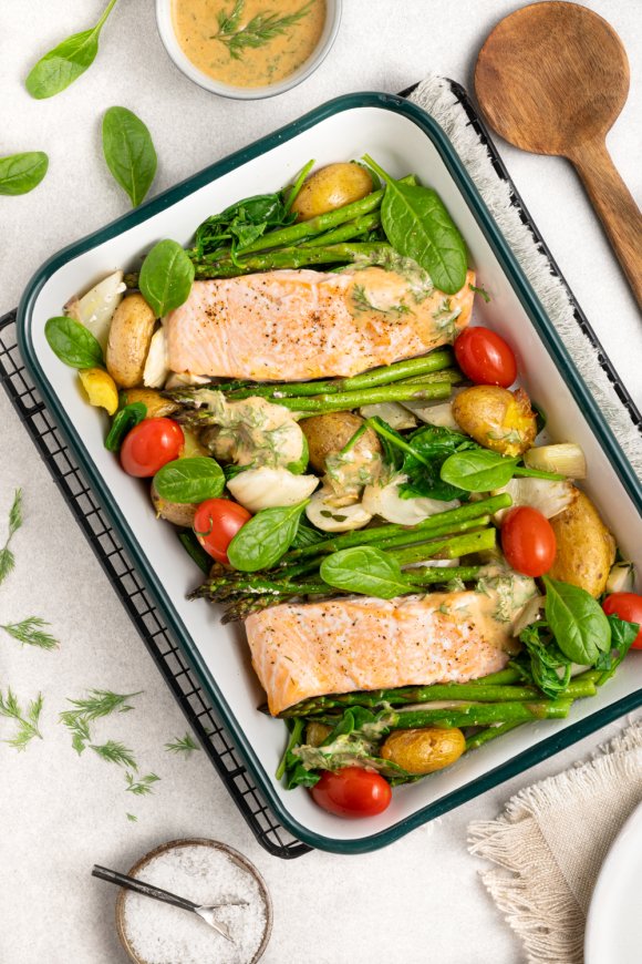 Lentetraybake met zalm en krieltjes