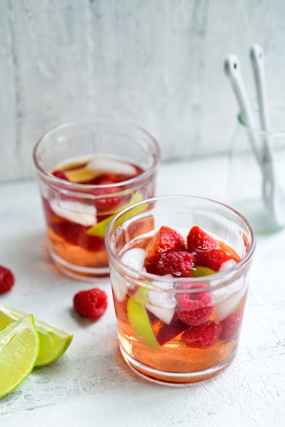 Rosé sangria met aardbeien en frambozen