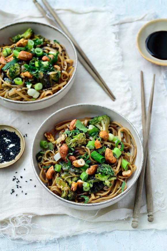 Yaki udon met gewokte groenten