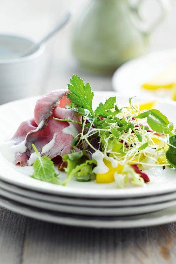 Salade met rosbief en mieriksdressing