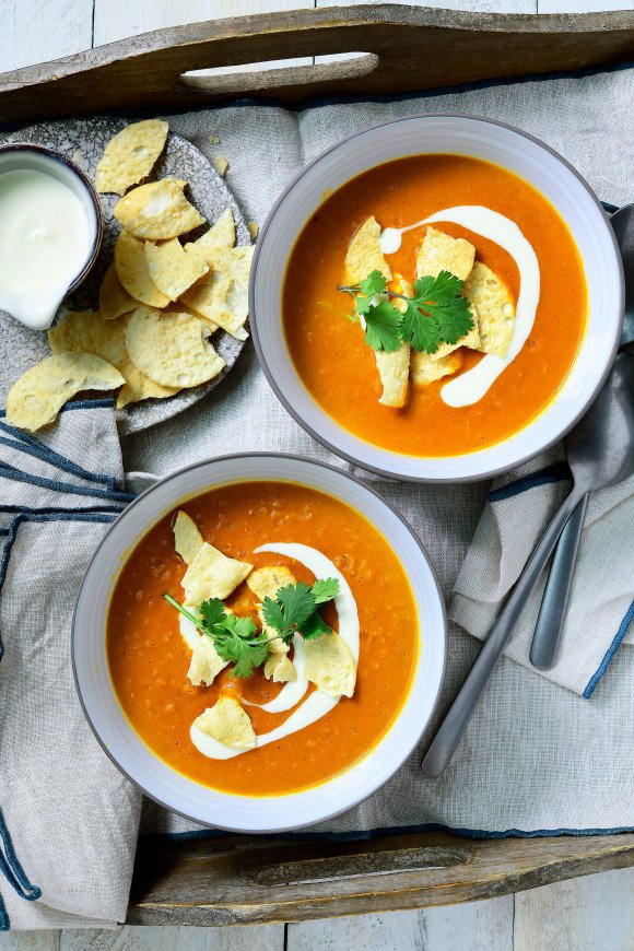 Kokosdahlsoep met koriander en papadum