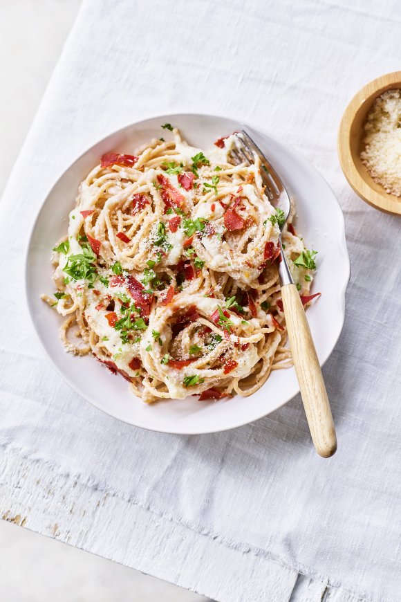 Groenterijke pasta carbonara