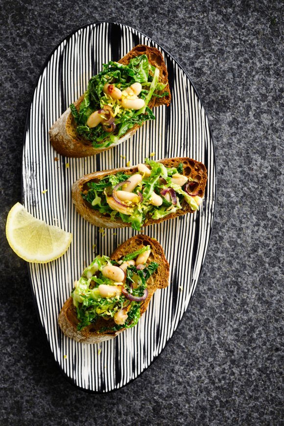 Crostini met boerenkool en witte bonen