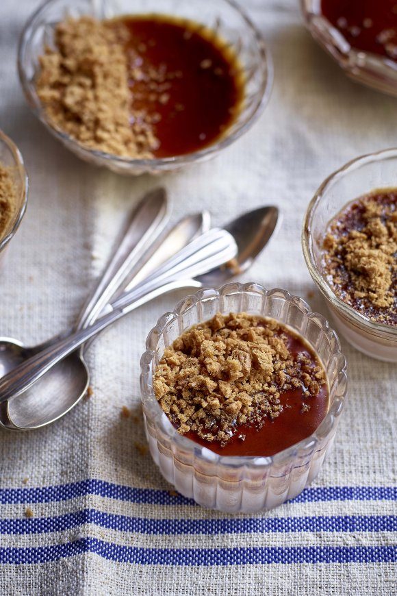 Mousse van speculaas en chocolade met koffiesiroop en speculaasjenever