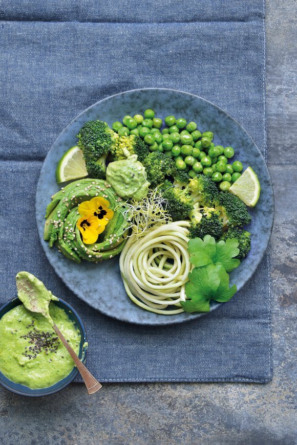 Detoxbowl met broccoli, courgette en erwtjes 