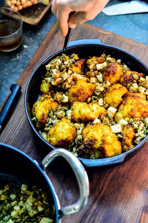 Kruidige bloemkool met gebakken halloumi