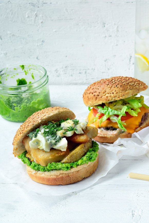 Fish and chips burger met tartaar