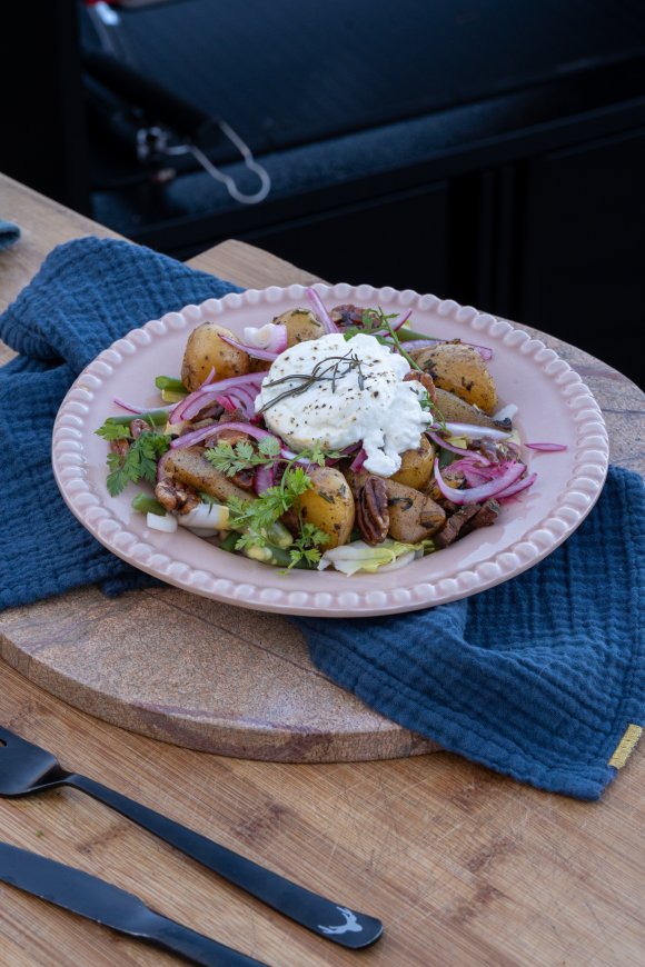 Salade met gegrilde peer en geitenkaas