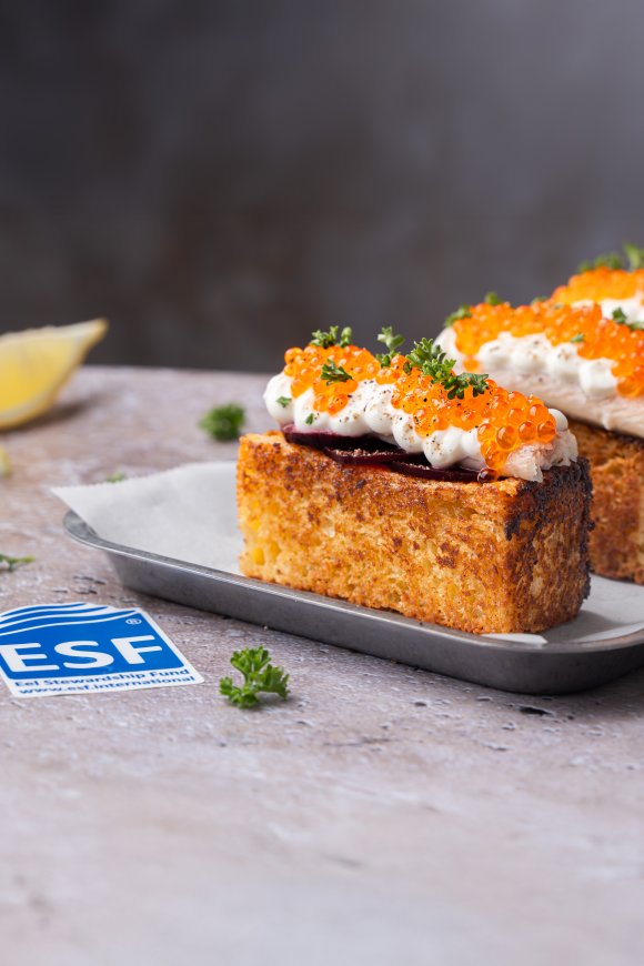 Brioche met gerookte paling, rode biet en citroencrème