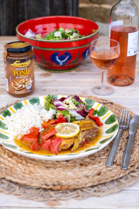 Rijst met kip en paprika in een abrikozen-mosterdsausje