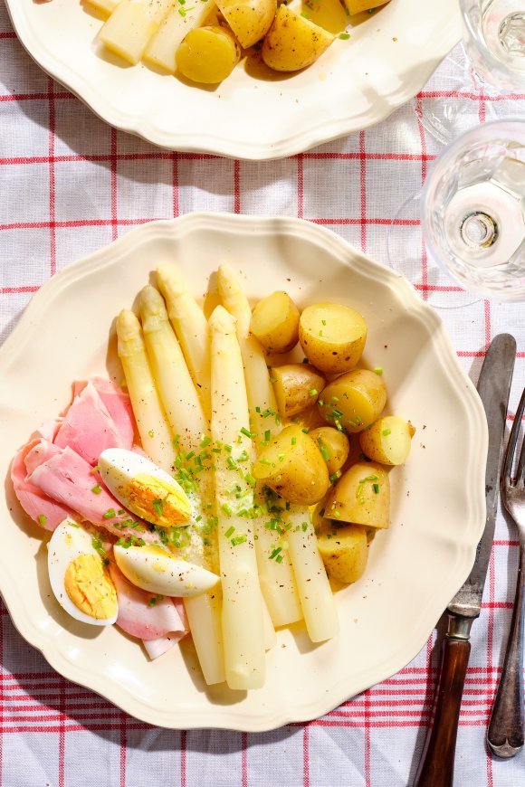 Asperges met ham en ei