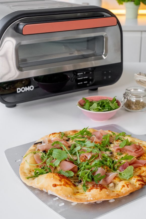 Pizza al tartufo met truffelcrème, champignons, Italiaanse ham en rucola