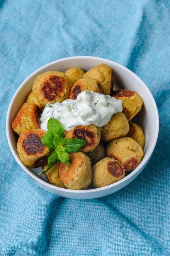 Falafelballetjes met yoghurtdipsaus