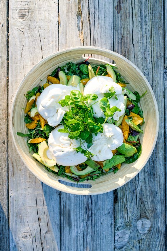 Salade met sinaasappel en burrata