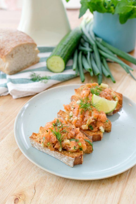 Tartaar van zalm op een krokant toastje