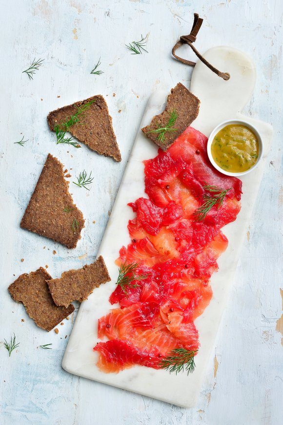 Gravad lax van zalm met rode biet