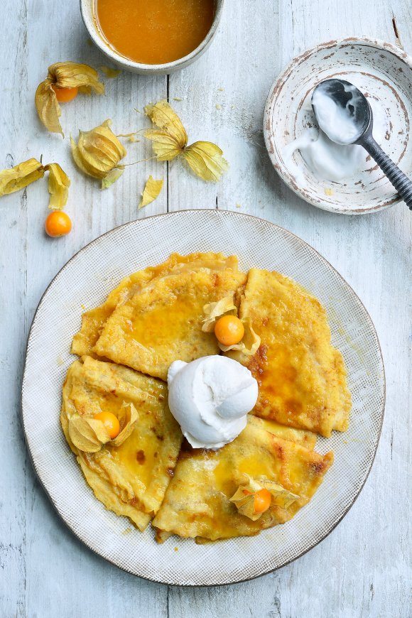 Vegan crêpes suzette